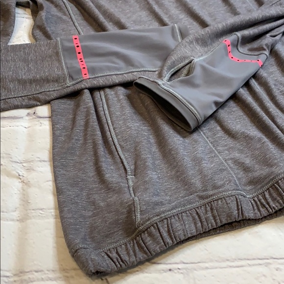 *SOLD* Lululemon 1/4 zip Grey Pace Pusher Pullover - Picture 5 of 12